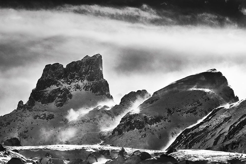 Windy day and backlight on Averau and Croda Negra