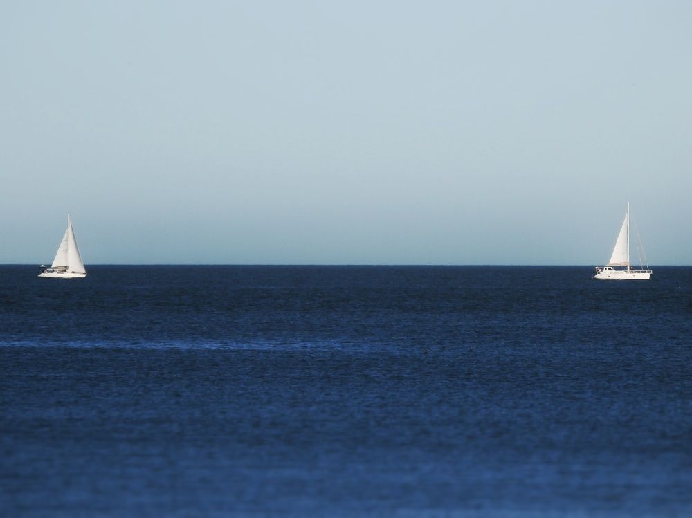 Boats in the sea horizon