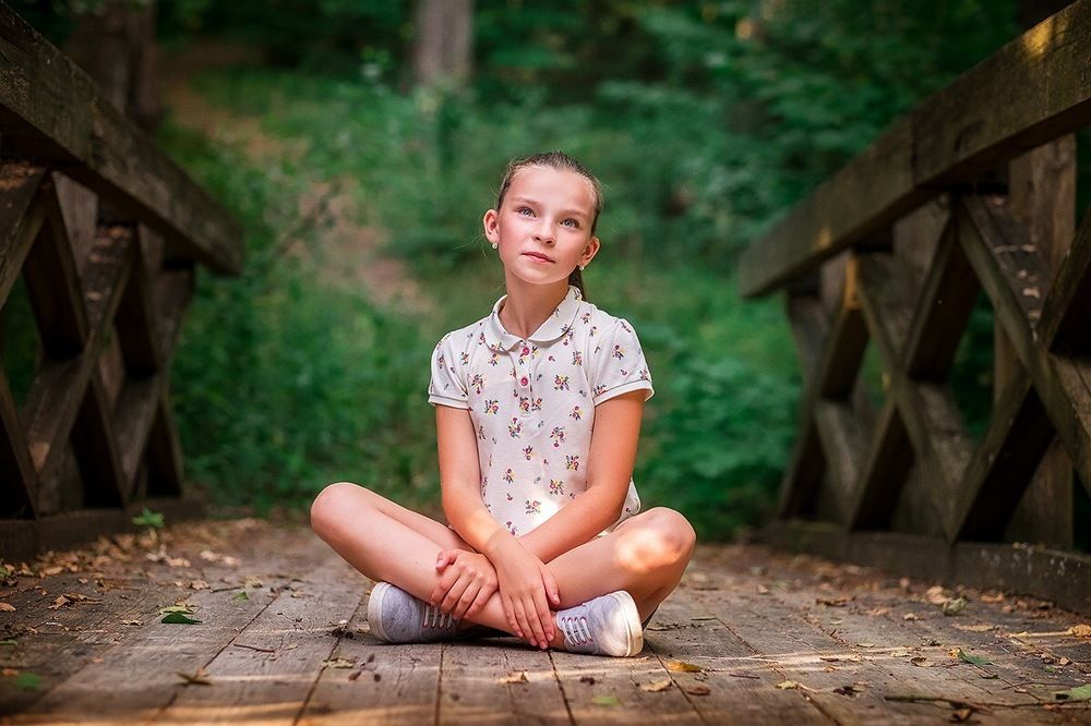 Девочка на мосту