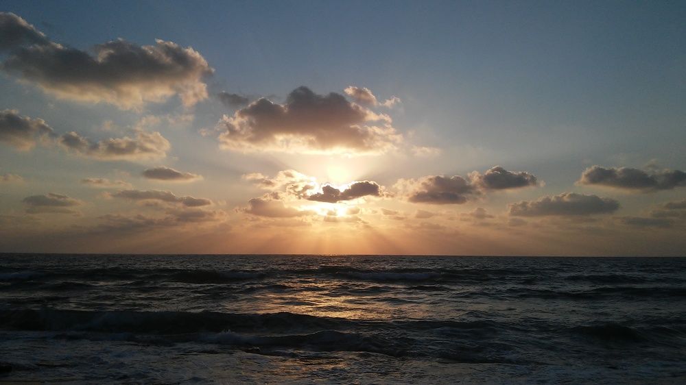 Заход солнца над Средиземноморьем