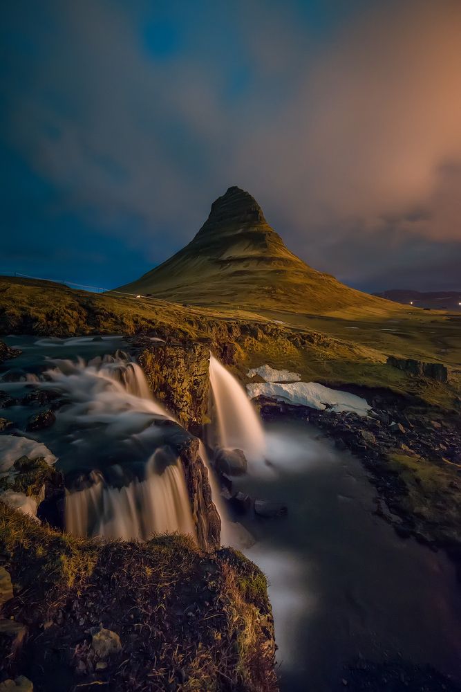Kirkjufell in night
