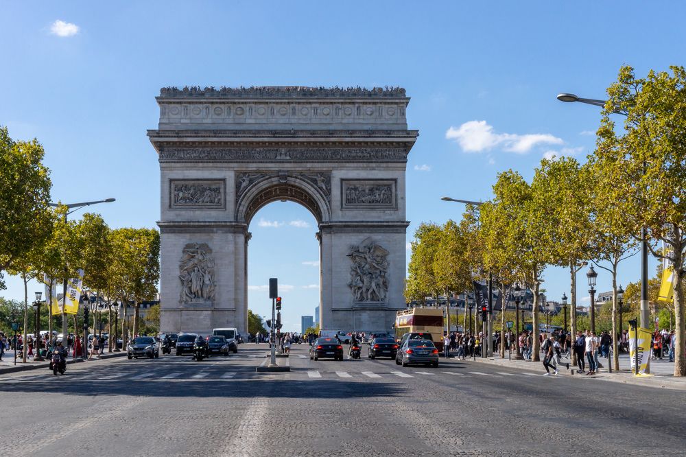 Traffic to Arc de Triumph