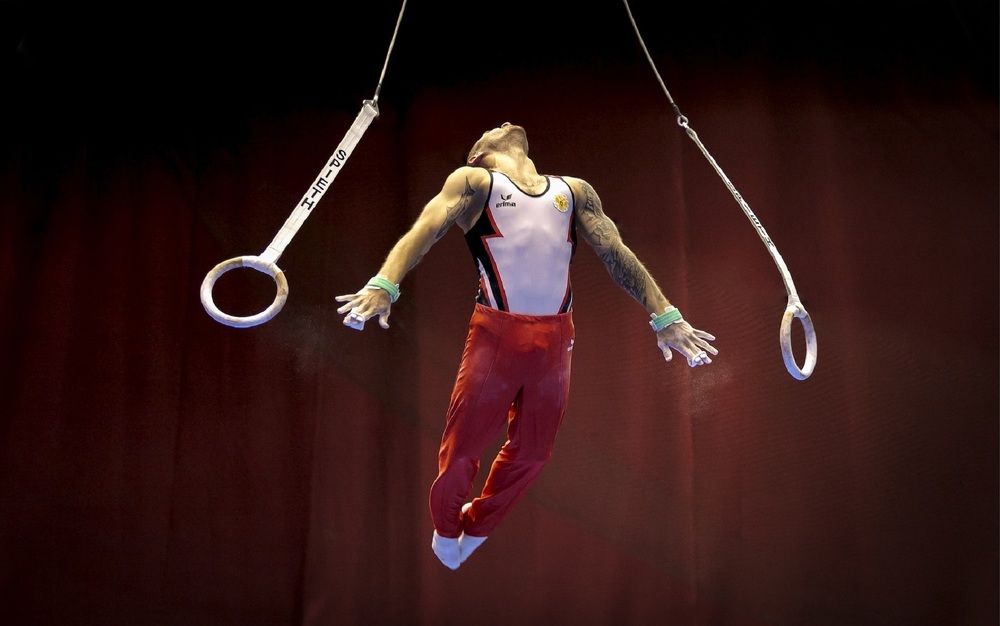 полет гимнаста