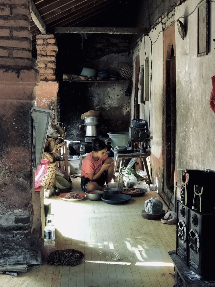 Счастливые люди не сидят в мобильных телефонах