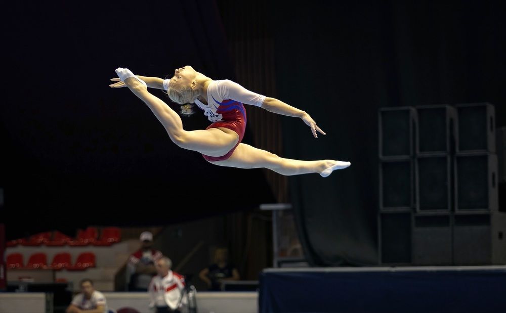 прыжок в шпагат