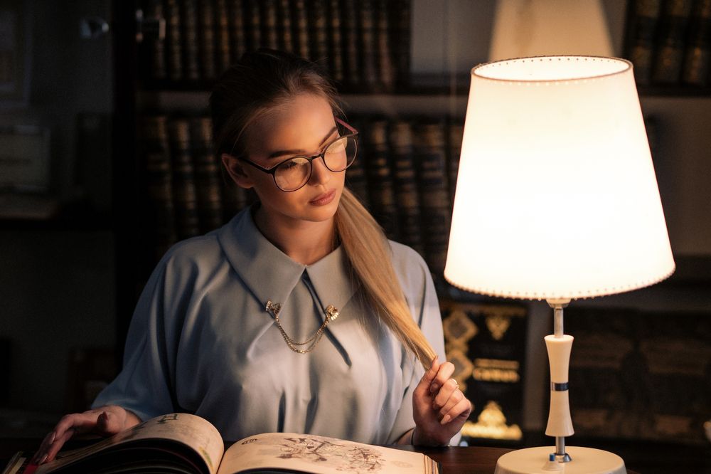 Теплый свет и запах книг - мой оазис.