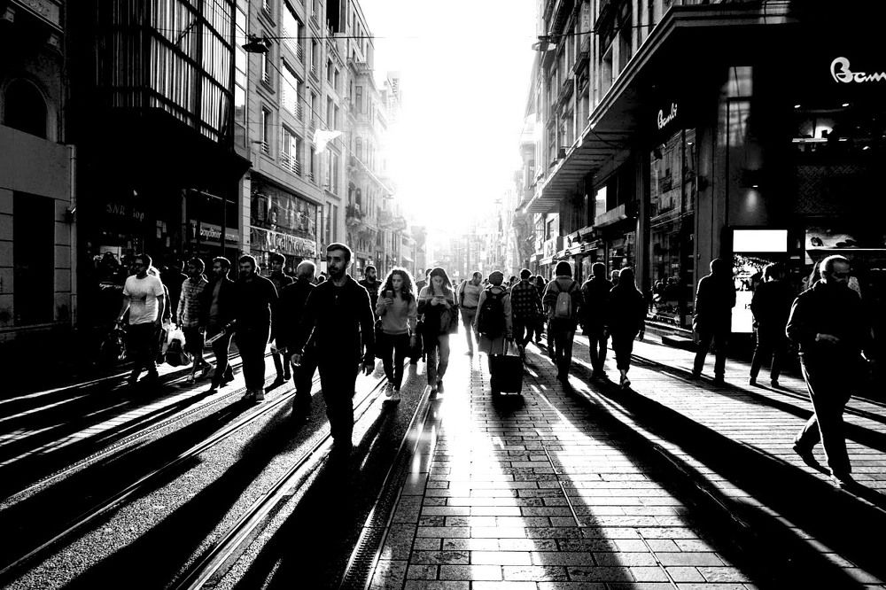 Crowds in vanishing point.