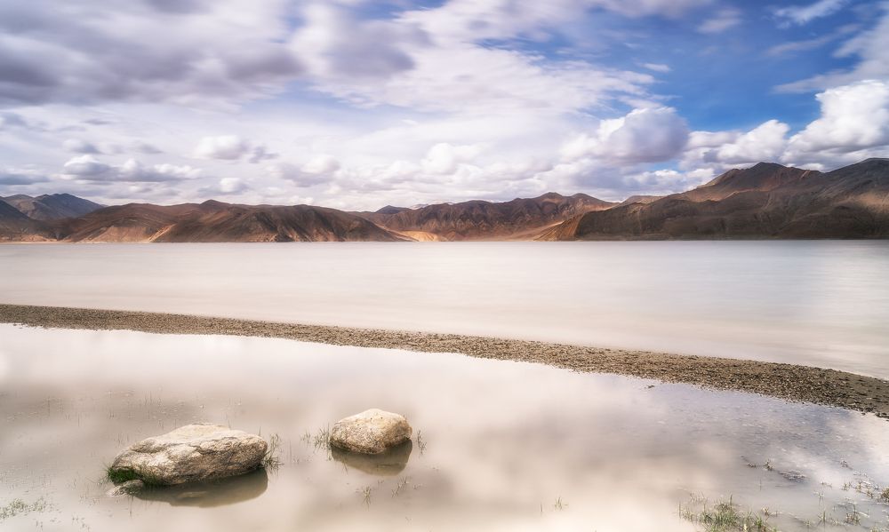 high mountain lake Pangong Tso