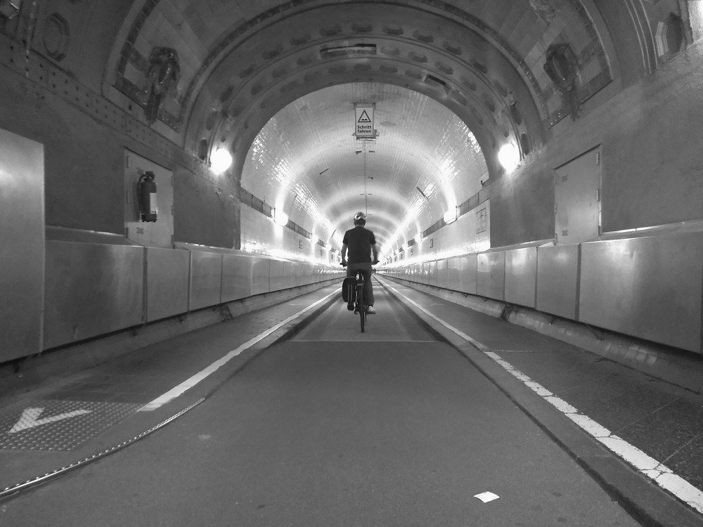 Riding Elbtunnel