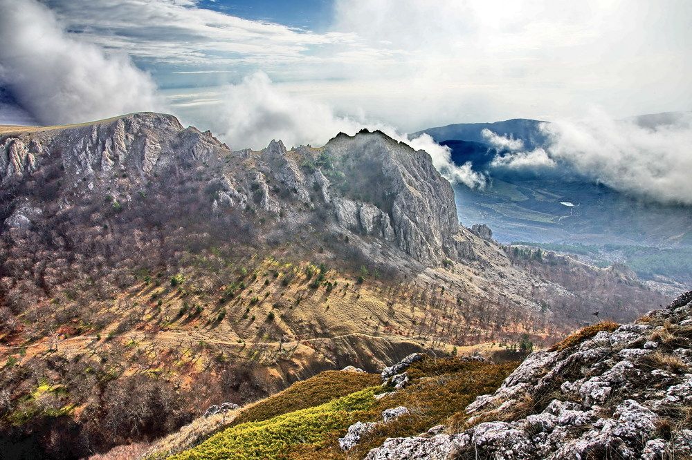 Караби, облака и туман