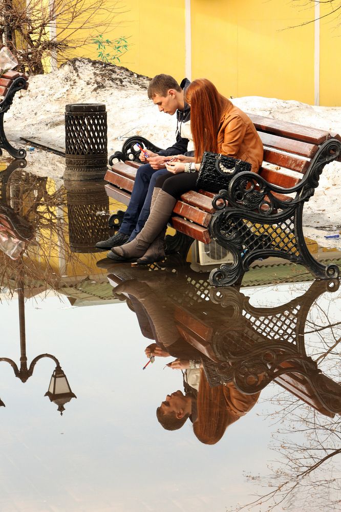 Двое на скамейке