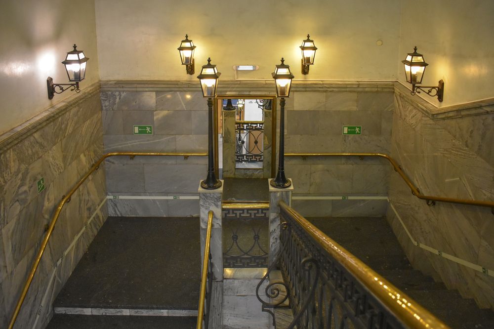 Симметрия Гостиного Двора.