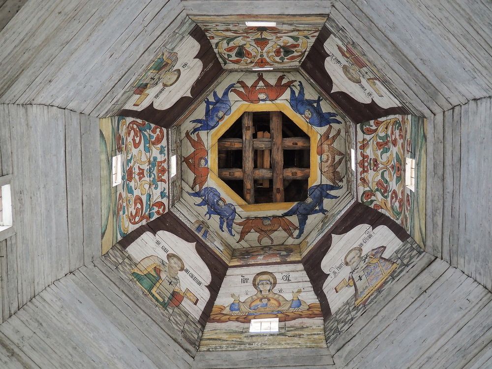 Симметрия старого храма. Торжок.