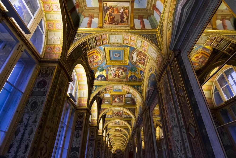 Стены храма