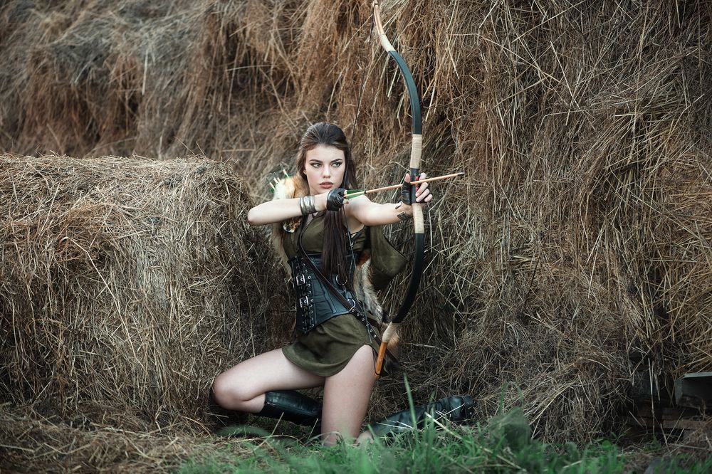 Девушка-лучница