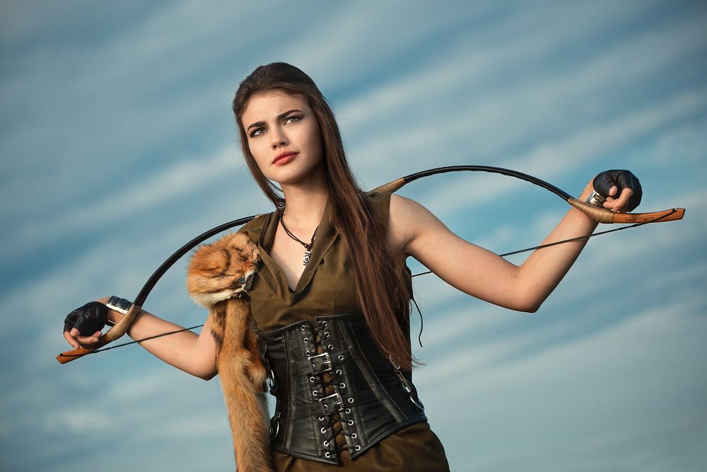 Девушка-лучница