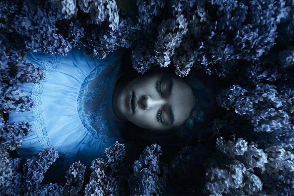 Спящая в сирени