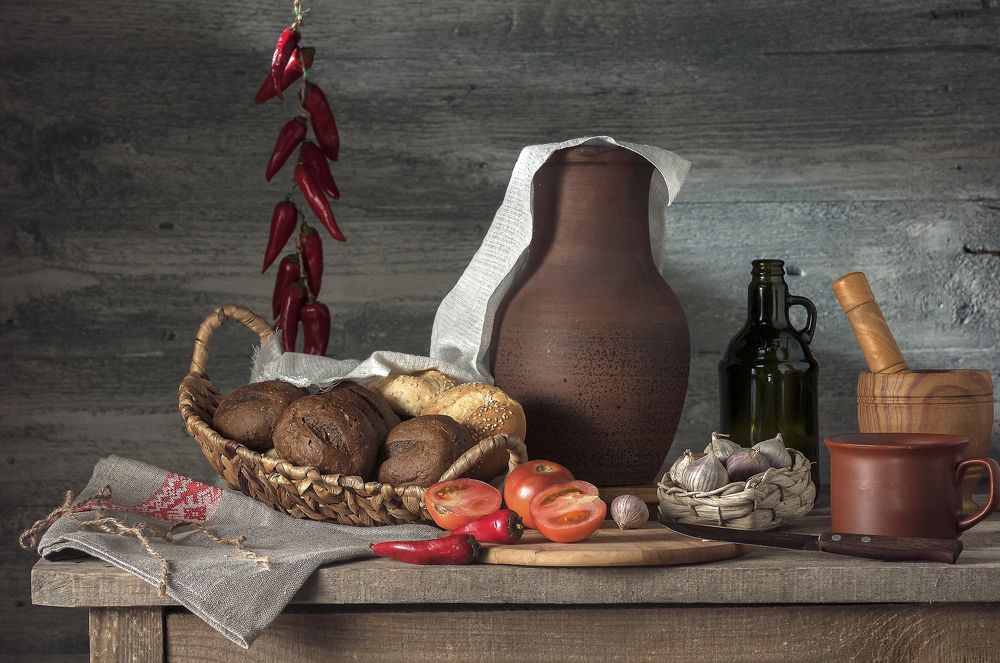 Натюрморт с хлебом и перцем