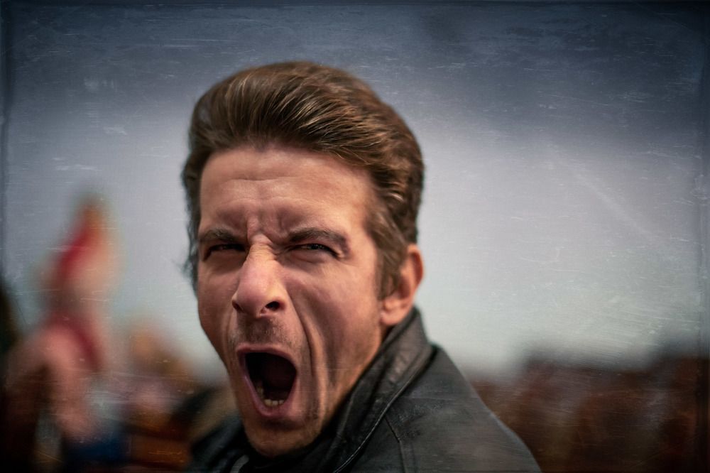 Эти глаза напротив...