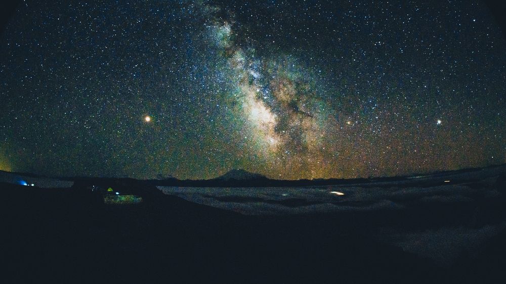 Млечный путь над Эльбрусом