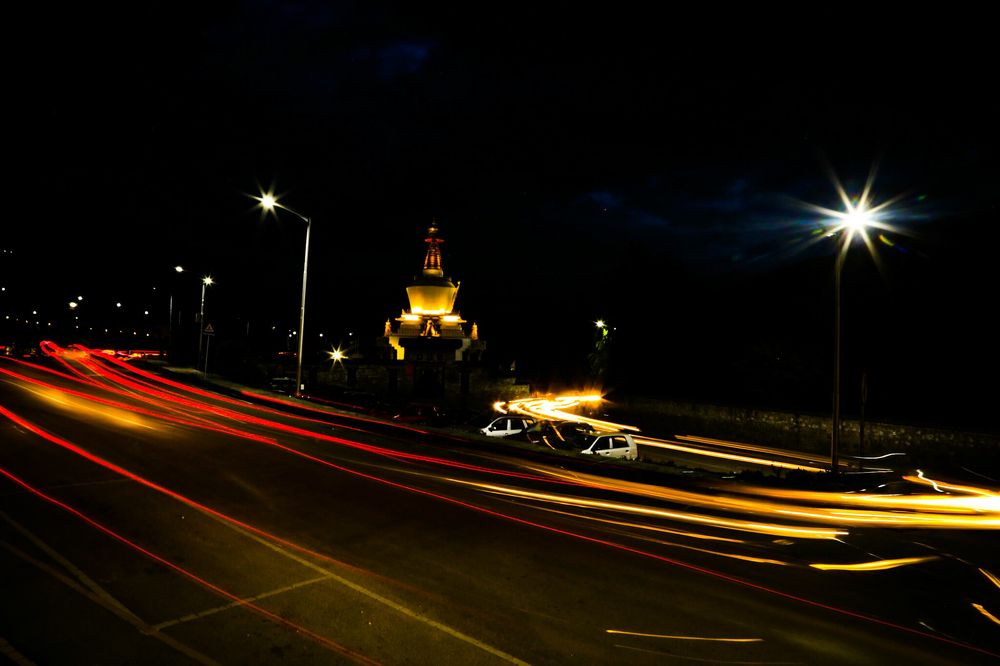 Busy traffic around Chorten