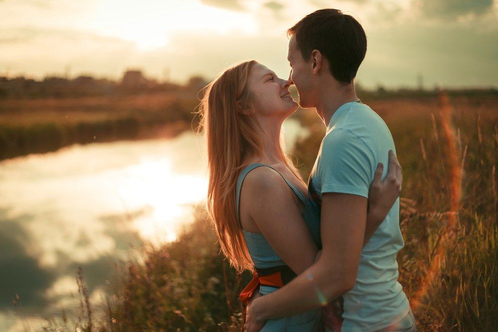 Двое у реки...