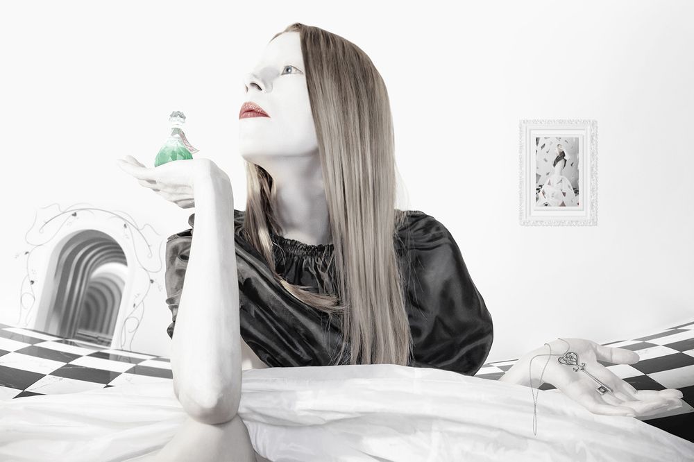 Alice, life is what you decide: drink me.