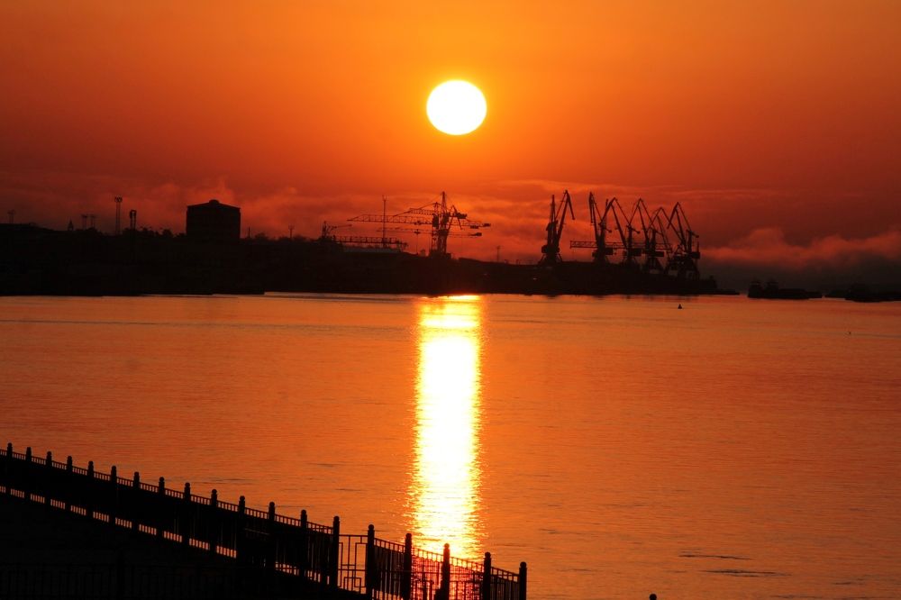 Набережная. Утро.