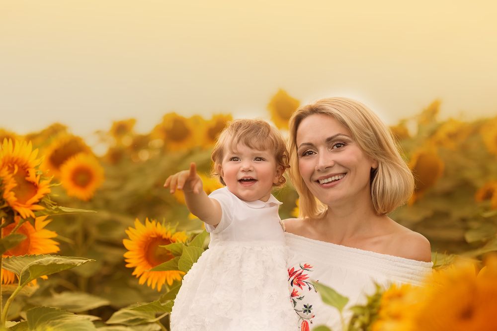 С мамой в подсолнухах
