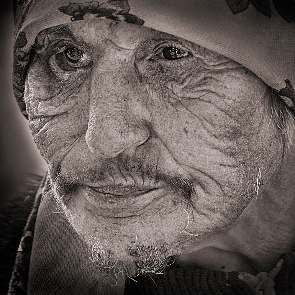 Дама в платочке