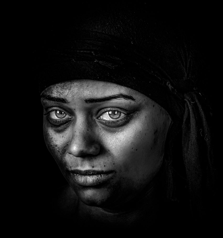 Beautiful eyes for poor woman