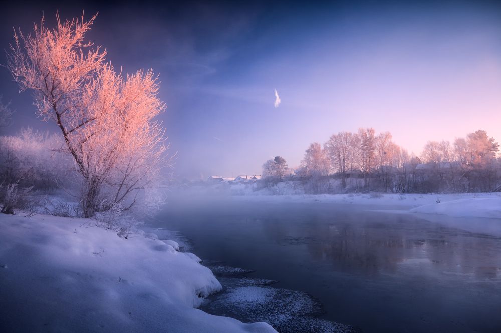 И чуть нахохлились дома ...©