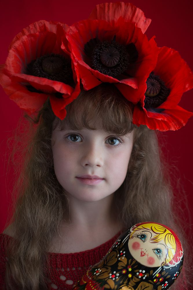 Девочка с маками