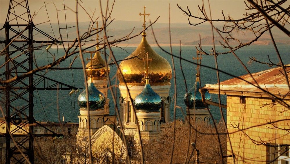 in the world - в миру