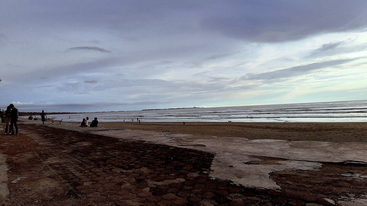 Wait sunset @pantai pasir putih bengkulu.