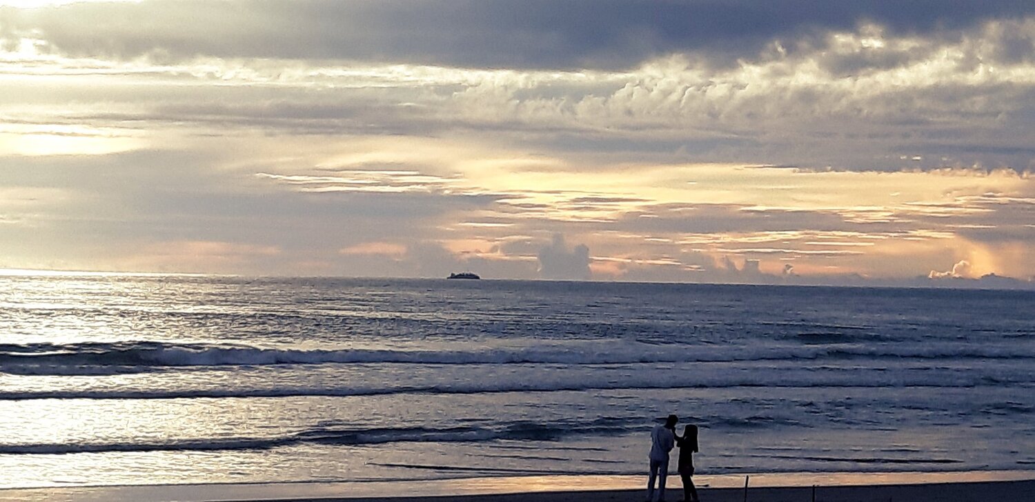 Wait sunset @pantai pasir putih bengkulu.