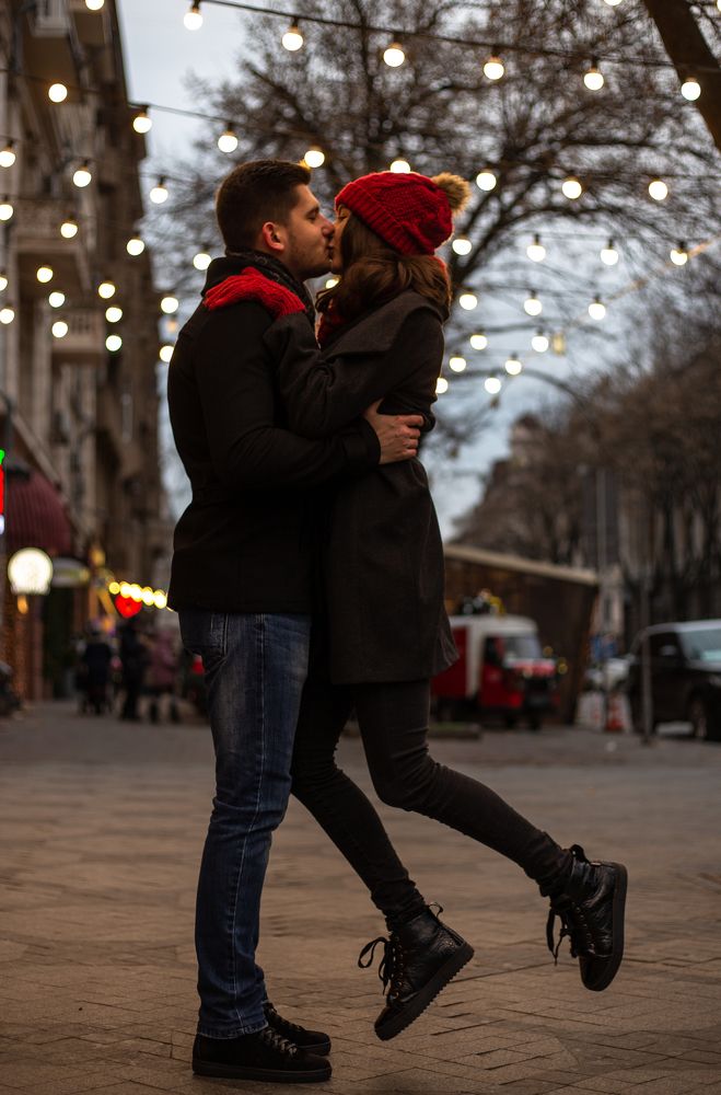 Среди огней ночного города