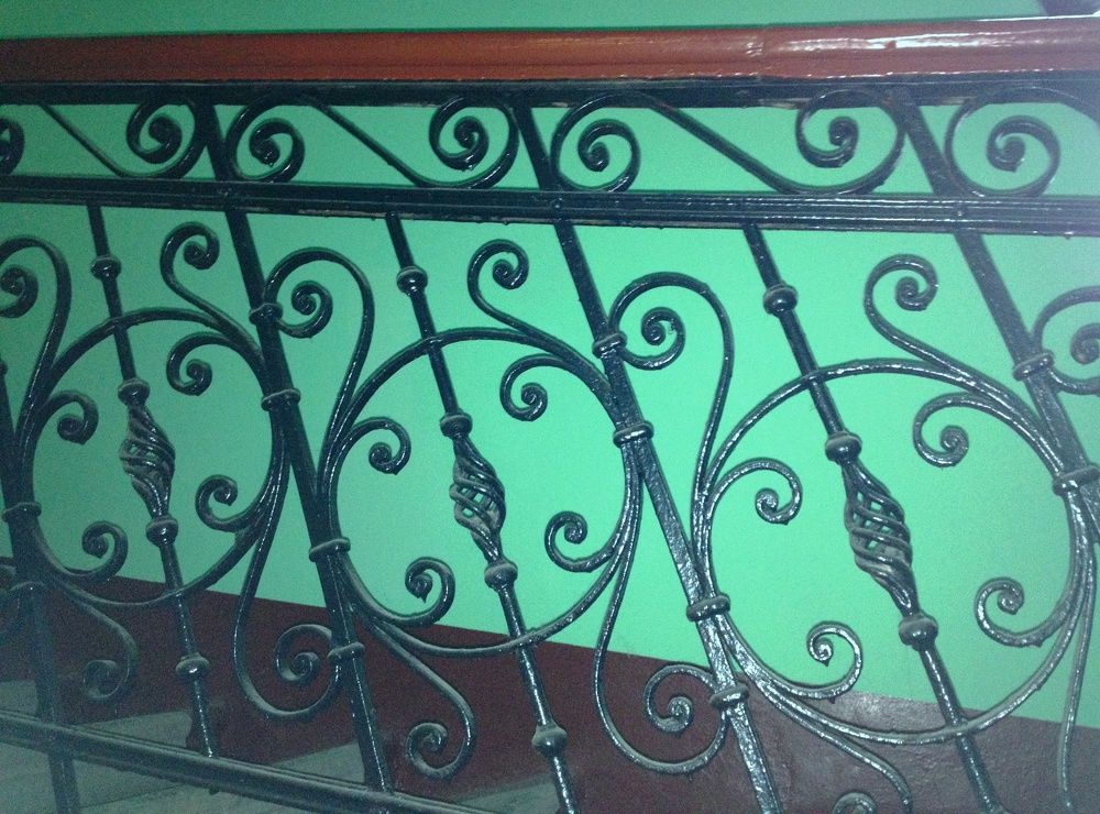 Решетка доходного дома (ей более 100 лет)