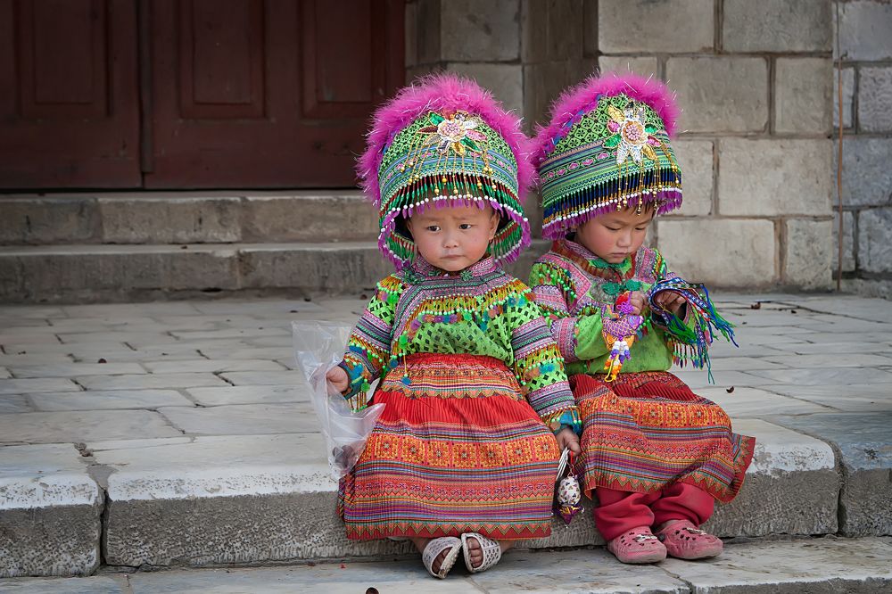 Продавщицы сувениров.