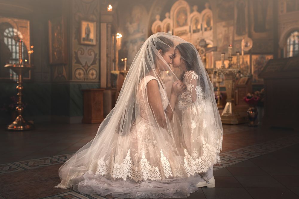 Мать и дитя в храме