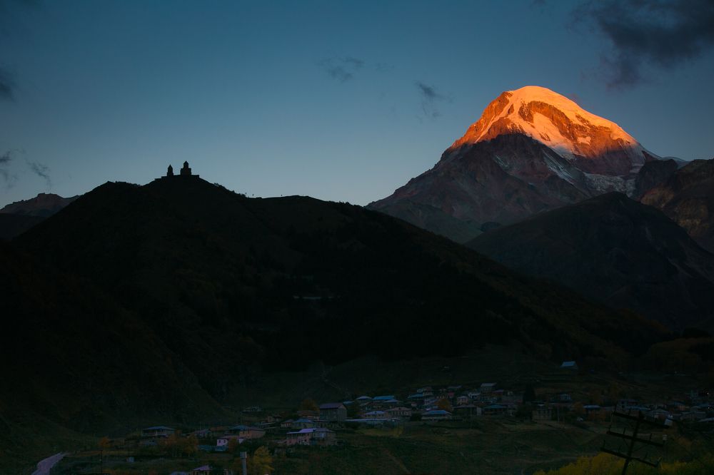 Казбек ранним утром