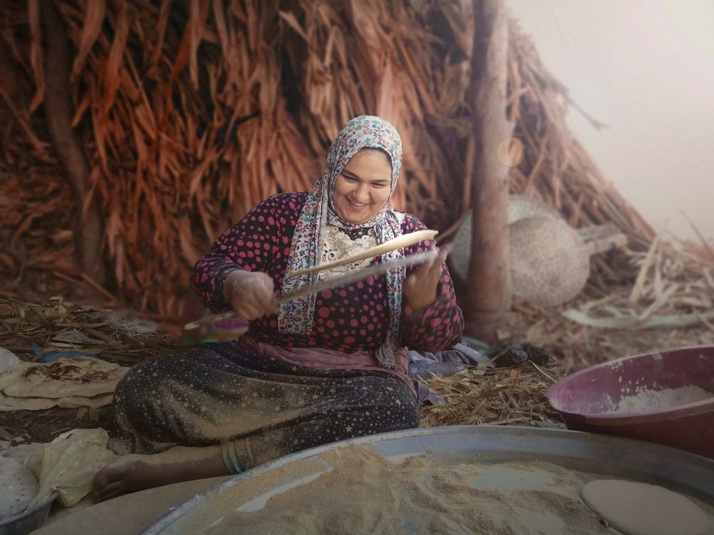 Egyptian rural women during the manufacture of living