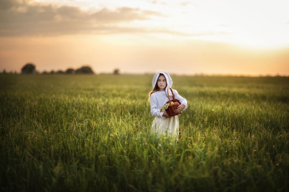 Через поле...