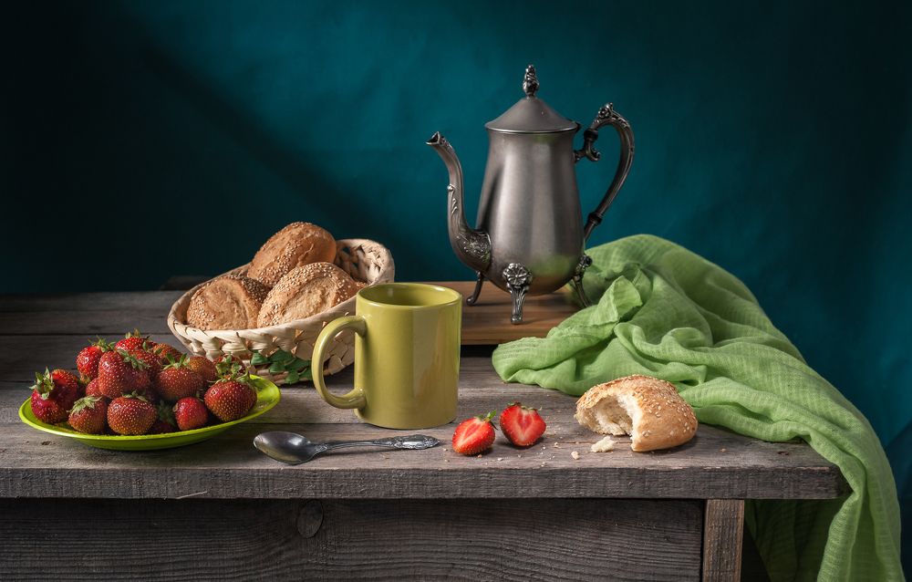 Натюрморт с клубникой