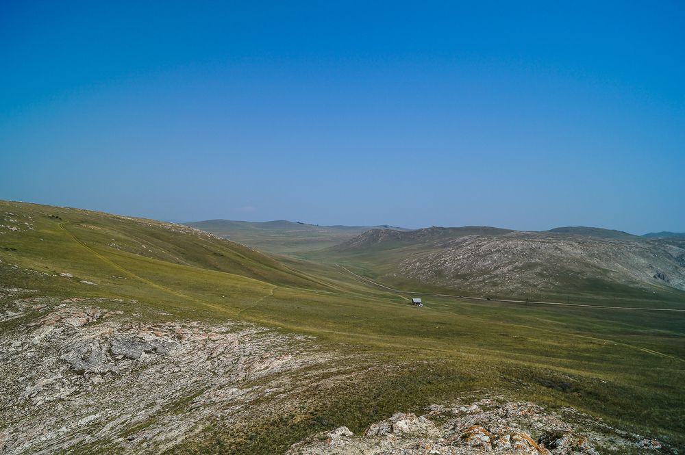 Одинокий домик в Тажеранской степи