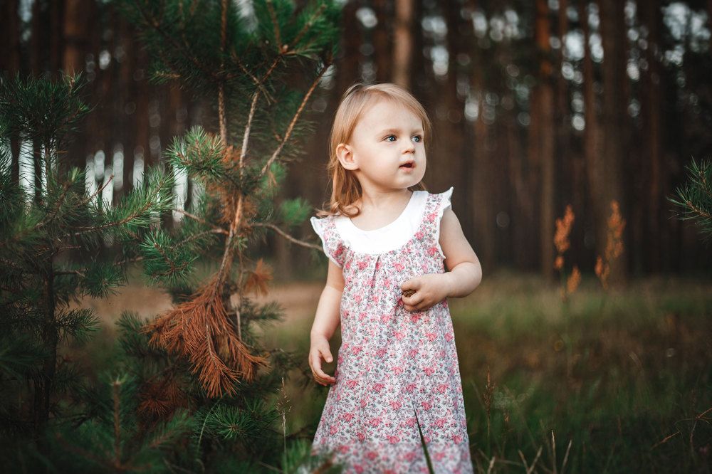 Девочка в лесу