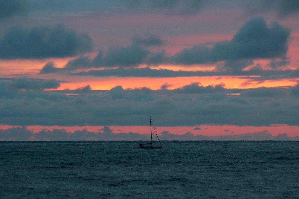 А он мятежный просит бури...