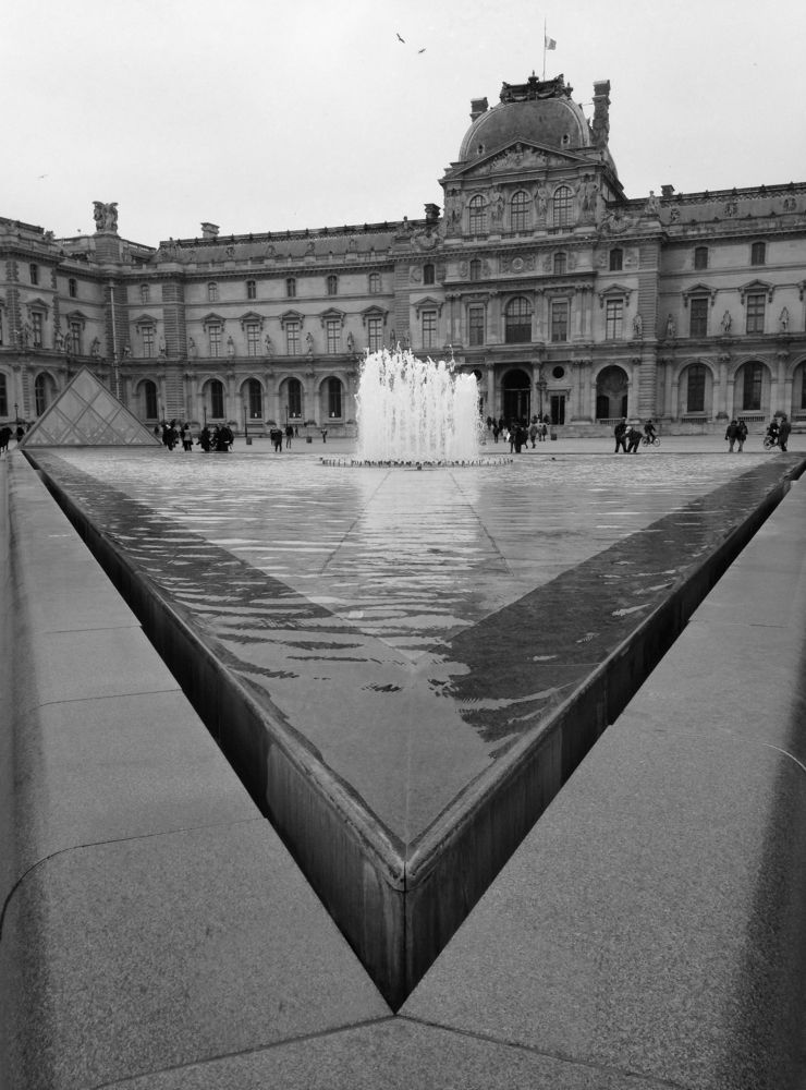 Les Triangles Du Louvre