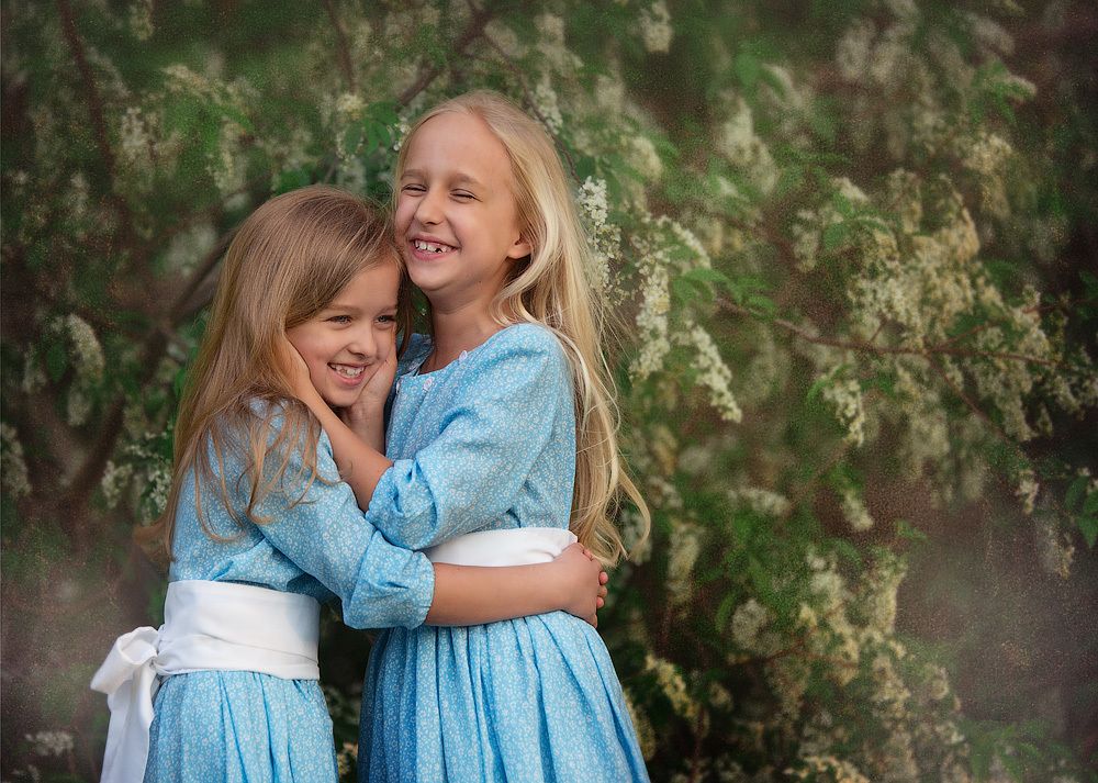 Сестры-двойняшки