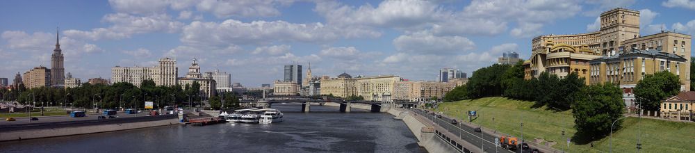 Фрагмент Москвы с пешеходного моста у Киевского вокзала